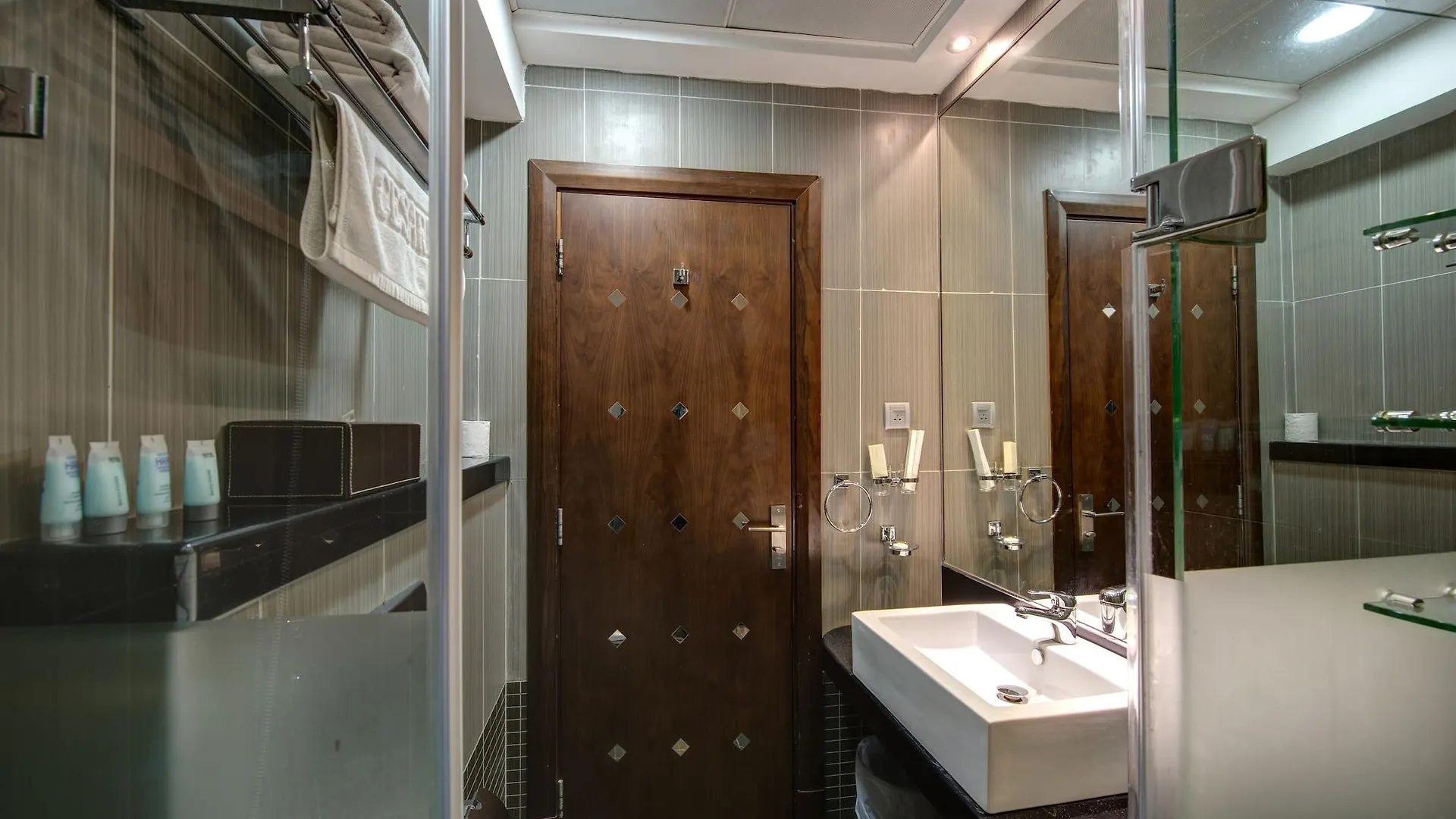 Beach Hotel Apartment Dubai 3*,